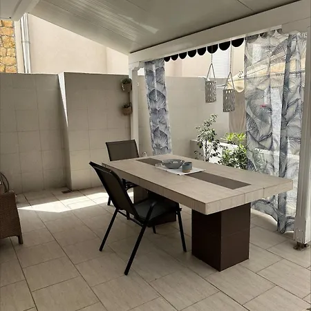 דירה Patio חניוטי